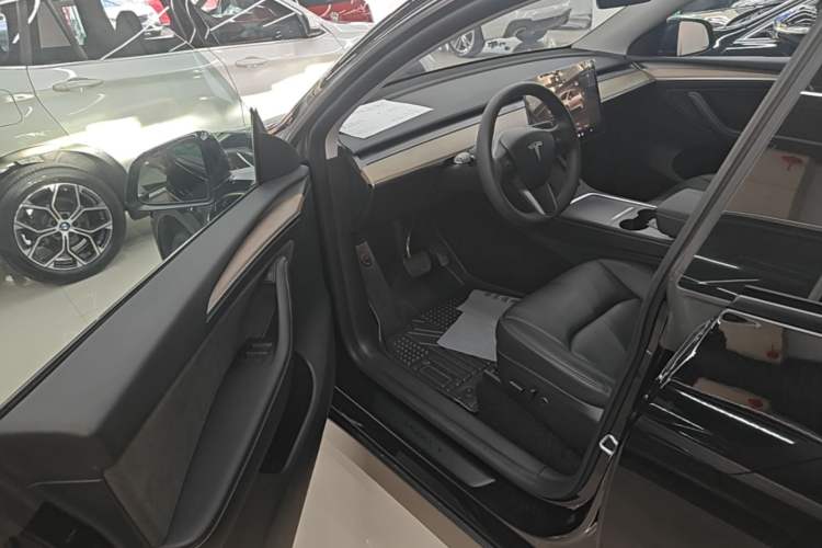 Used Tesla Model Y 2023 Rear-Wheel-Drive Version Driver Seat