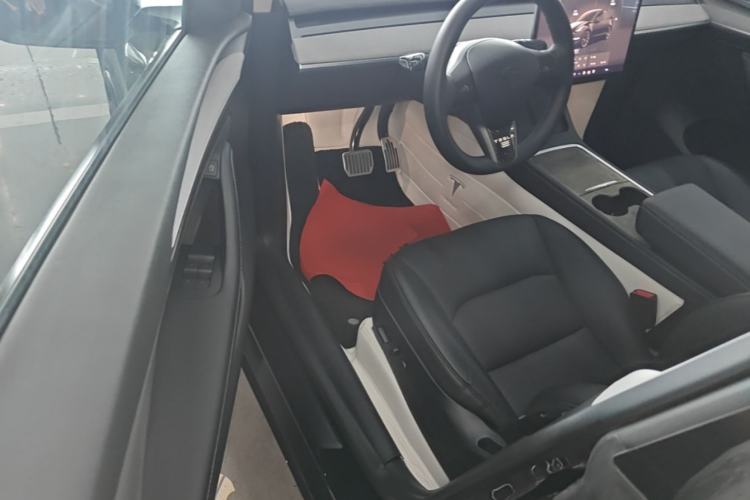 Used Tesla Model Y 2023 Rear-Wheel-Drive Version Driver Seat