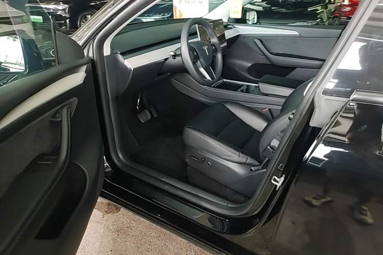 Used Tesla Model Y 2023 Rear-Wheel-Drive Version Driver Seat