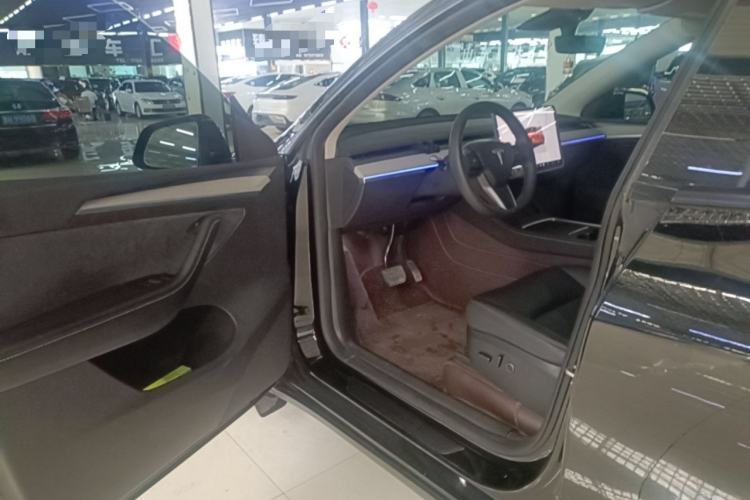 Used Tesla Model Y 2023 Rear-Wheel-Drive Version Driver Seat