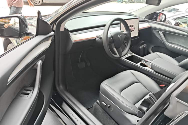 Used Tesla Model Y 2023 Rear-Wheel-Drive Version Driver Seat