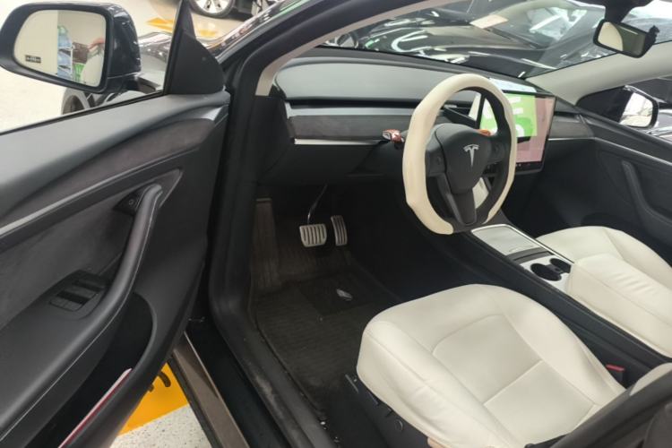 Used Tesla Model Y 2023 High-Performance All-Wheel-Drive Version Driver Seat