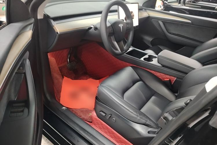 Used Tesla Model Y 2023 Long-Range All-Wheel-Drive Version Driver Seat
