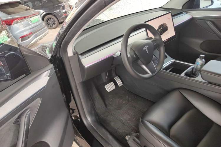 Used Tesla Model Y 2023 High-Performance All-Wheel-Drive Version Driver Seat