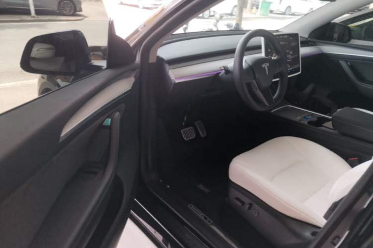 Used Tesla Model Y 2023 Rear-Wheel-Drive Version Driver Seat