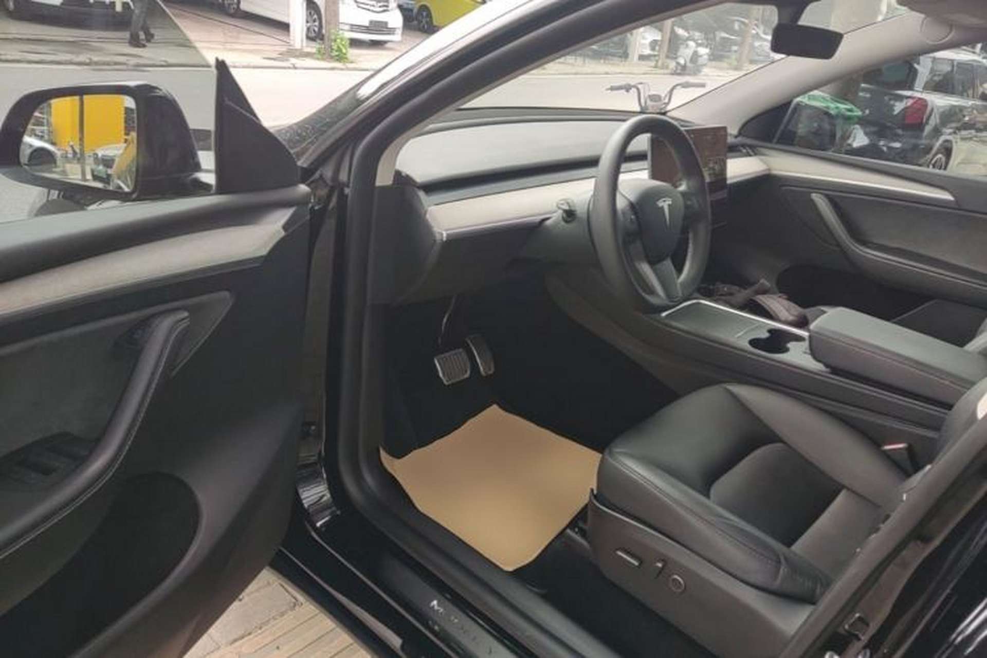 Used Tesla Model Y 2023 Rear-Wheel-Drive Version Driver Seat