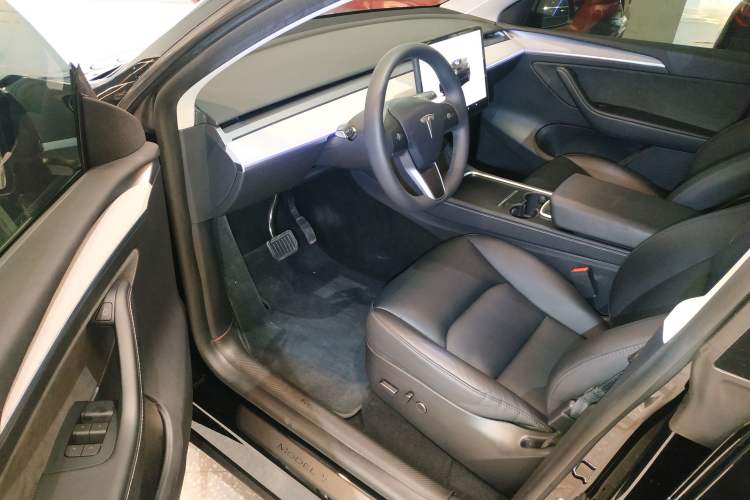 Used Tesla Model Y 2023 Long-Range All-Wheel-Drive Version Driver Seat