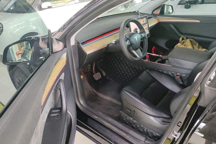 Used Tesla Model Y 2023 Rear-Wheel-Drive Version Driver Seat