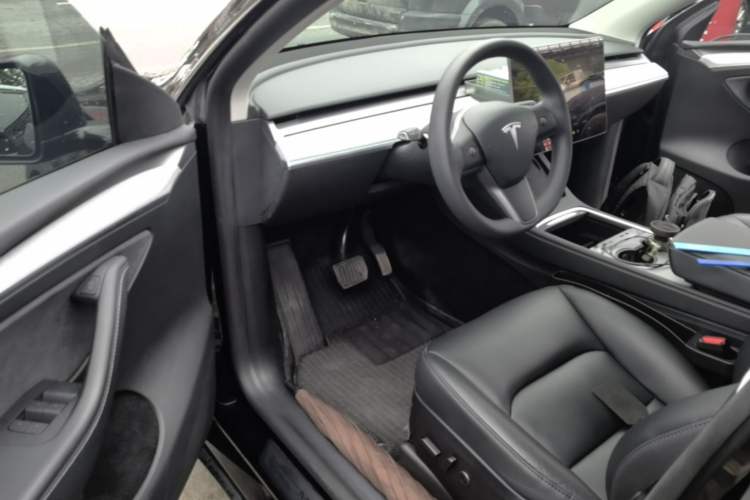 Used Tesla Model Y 2023 Rear-Wheel-Drive Version Driver Seat