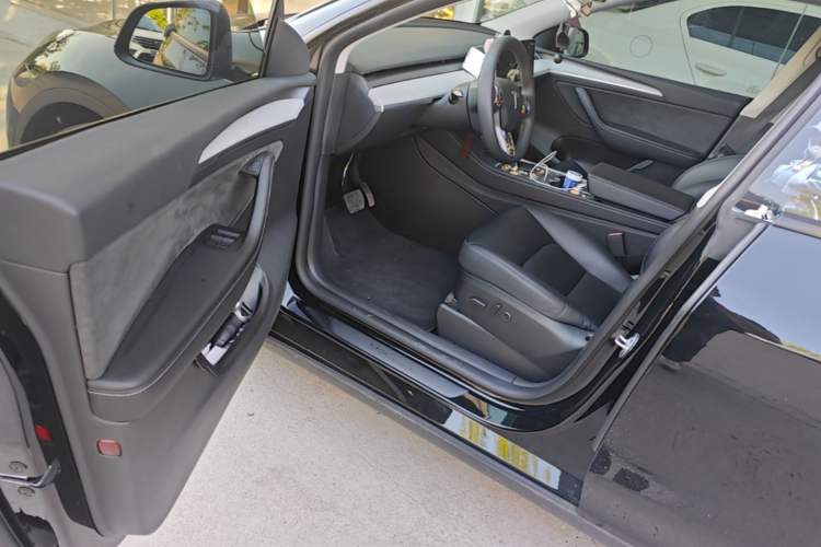 Used Tesla Model Y 2023 Rear-Wheel-Drive Version Driver Seat