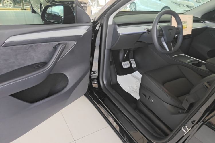 Used Tesla Model Y 2023 Rear-Wheel-Drive Version Driver Seat