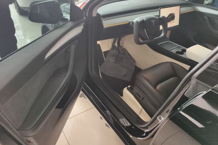 Used Tesla Model Y 2023 Long-Range All-Wheel-Drive Version Driver Seat