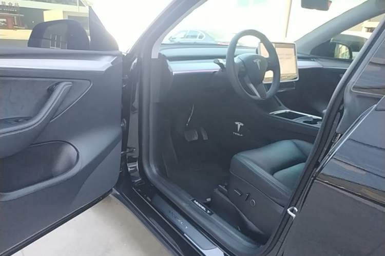 Used Tesla Model Y 2023 Rear-Wheel-Drive Version Driver Seat
