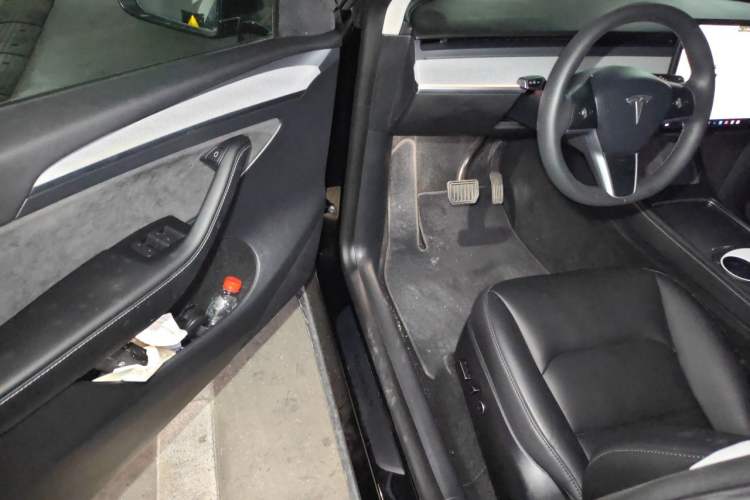 Used Tesla Model Y 2023 Rear-Wheel-Drive Version Driver Seat
