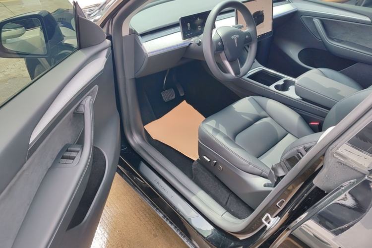Used Tesla Model Y 2023 Rear-Wheel-Drive Version Driver Seat