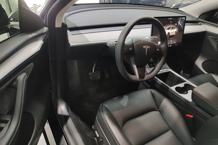 Used Tesla Model Y 2023 Long-Range All-Wheel-Drive Version Driver Seat