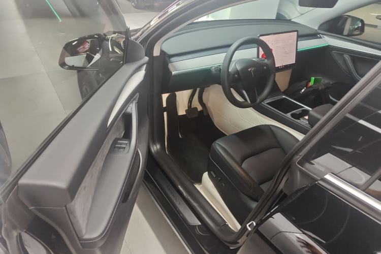 Used Tesla Model Y 2023 Long-Range All-Wheel-Drive Version Driver Seat
