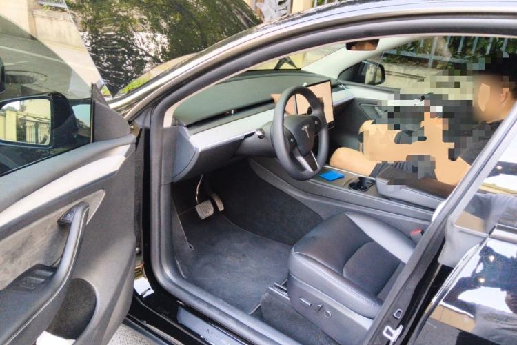 Used Tesla Model Y 2023 Long-Range All-Wheel-Drive Version Driver Seat