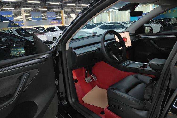 Used Tesla Model Y 2023 Long-Range All-Wheel-Drive Version Driver Seat
