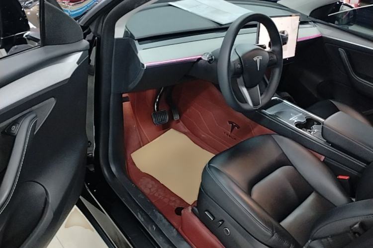 Used Tesla Model Y 2023 Long-Range All-Wheel-Drive Version Driver Seat