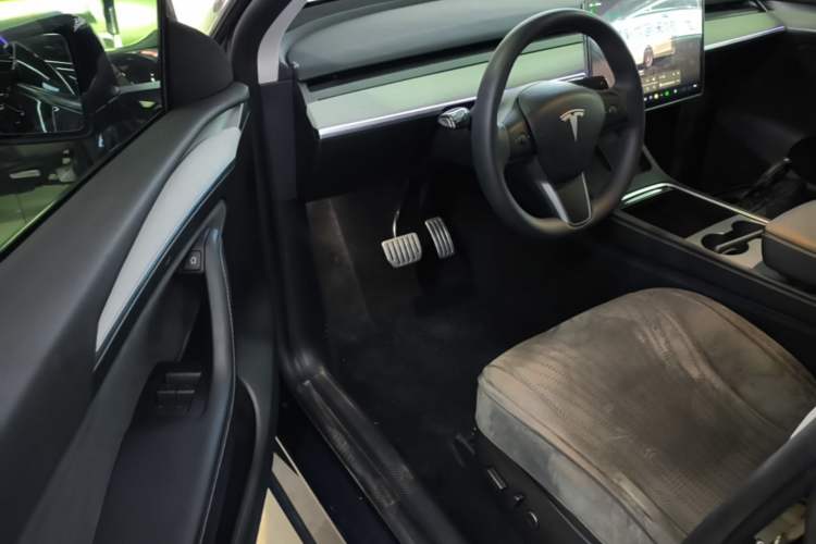 Used Tesla Model Y 2023 Rear-Wheel-Drive Version Driver Seat