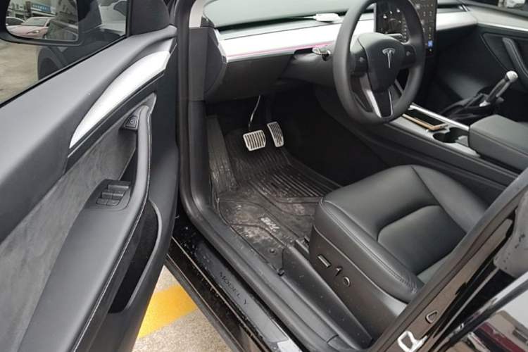 Used Tesla Model Y 2023 Rear-Wheel-Drive Version Driver Seat