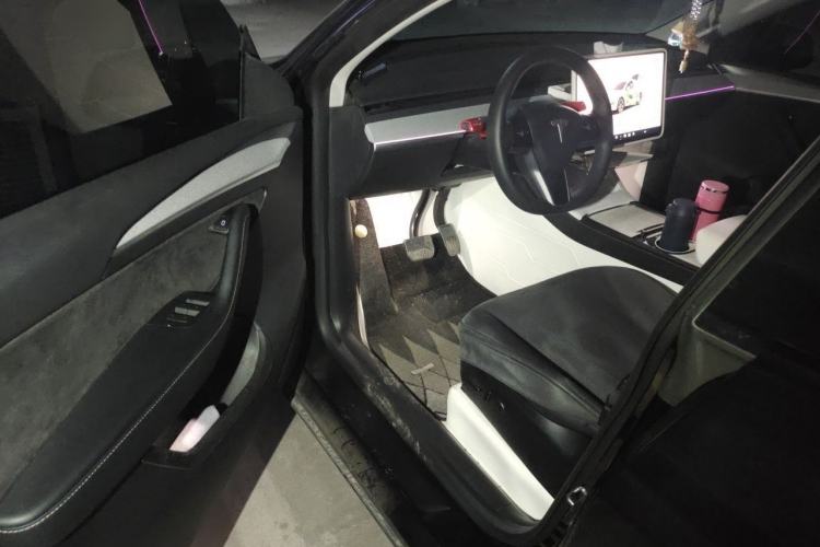 Used Tesla Model Y 2023 Long-Range All-Wheel-Drive Version Driver Seat