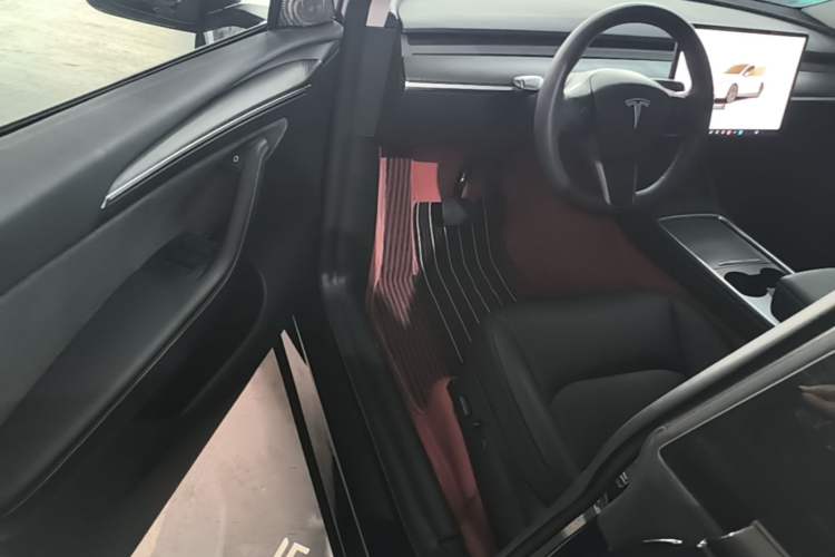 Used Tesla Model Y 2023 Long-Range All-Wheel-Drive Version Driver Seat