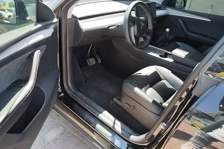 Used Tesla Model Y 2023 Rear-Wheel-Drive Version Driver Seat