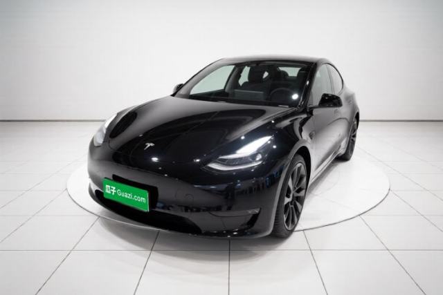 Ojetý Tesla Model Y 2023 Long-Range All-Wheel-Drive Version
