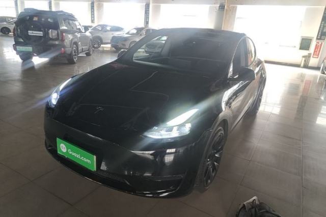 Ojetý Tesla Model Y 2023 Long-Range All-Wheel-Drive Version