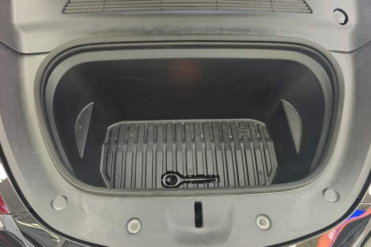 Used Tesla Model Y 2023 Rear-Wheel-Drive Version Engine Bay