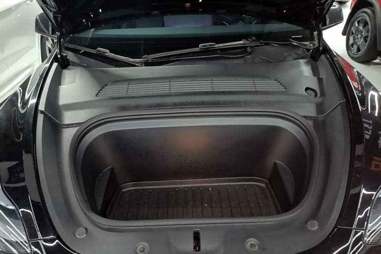 Used Tesla Model Y 2023 Rear-Wheel-Drive Version Engine Bay