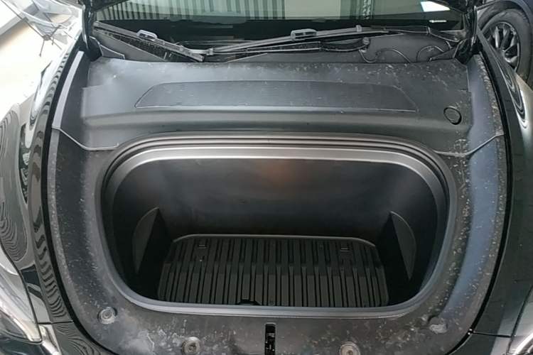 Used Tesla Model Y 2023 Rear-Wheel-Drive Version Engine Bay