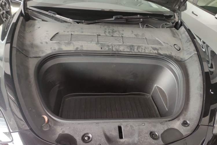 Used Tesla Model Y 2023 Rear-Wheel-Drive Version Engine Bay