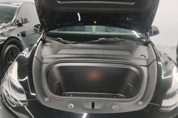 Used Tesla Model Y 2023 Rear-Wheel-Drive Version Engine Bay