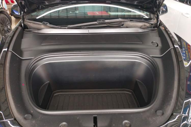Used Tesla Model Y 2023 Rear-Wheel-Drive Version Engine Bay