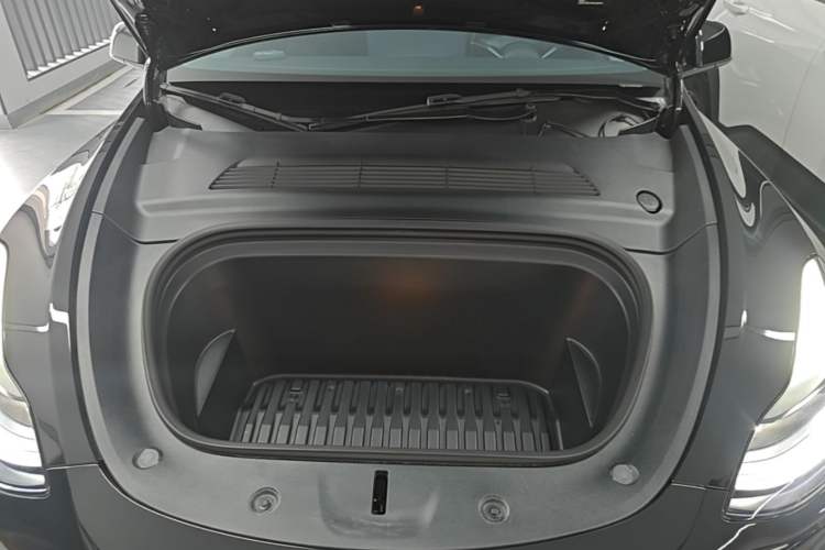Used Tesla Model Y 2023 Rear-Wheel-Drive Version Engine Bay