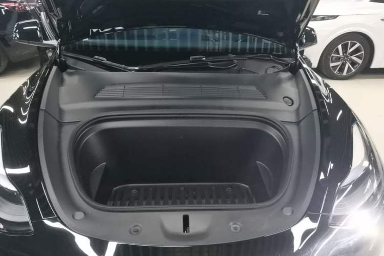 Used Tesla Model Y 2023 Rear-Wheel-Drive Version Engine Bay