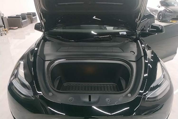 Used Tesla Model Y 2023 Rear-Wheel-Drive Version Engine Bay
