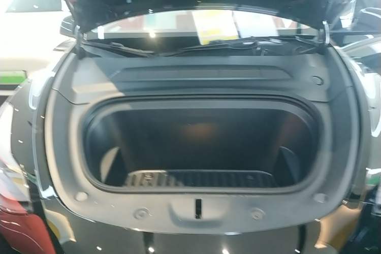 Used Tesla Model Y 2023 Rear-Wheel-Drive Version Engine Bay