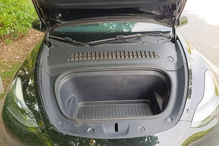 Used Tesla Model Y 2023 Rear-Wheel-Drive Version Engine Bay