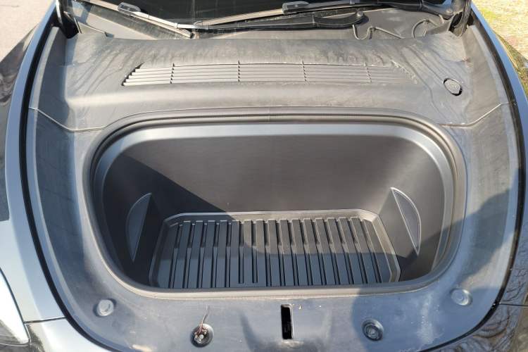 Used Tesla Model Y 2023 Rear-Wheel-Drive Version Engine Bay