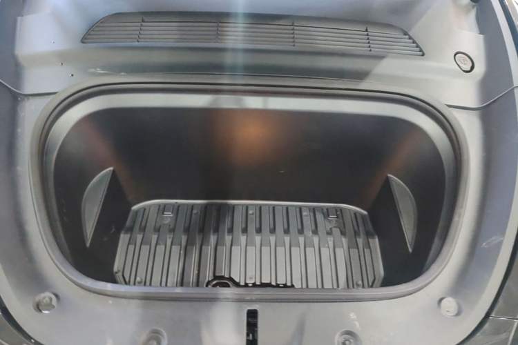 Used Tesla Model Y 2023 Rear-Wheel-Drive Version Engine Bay