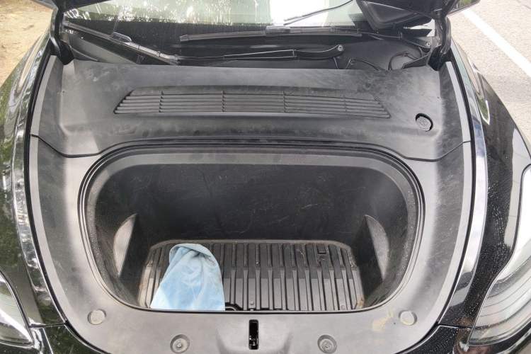 Used Tesla Model Y 2023 Rear-Wheel-Drive Version Engine Bay
