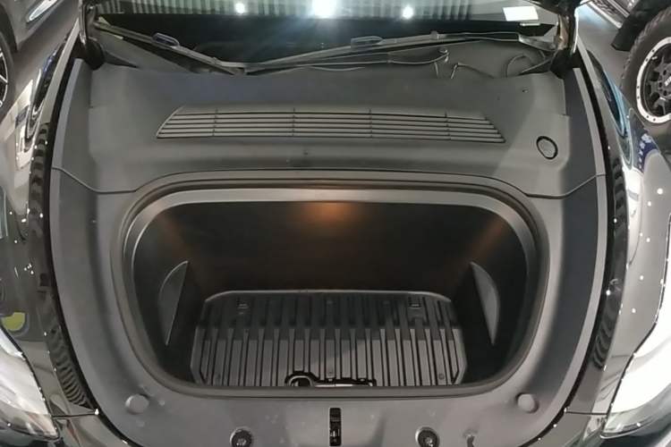 Used Tesla Model Y 2023 Rear-Wheel-Drive Version Engine Bay