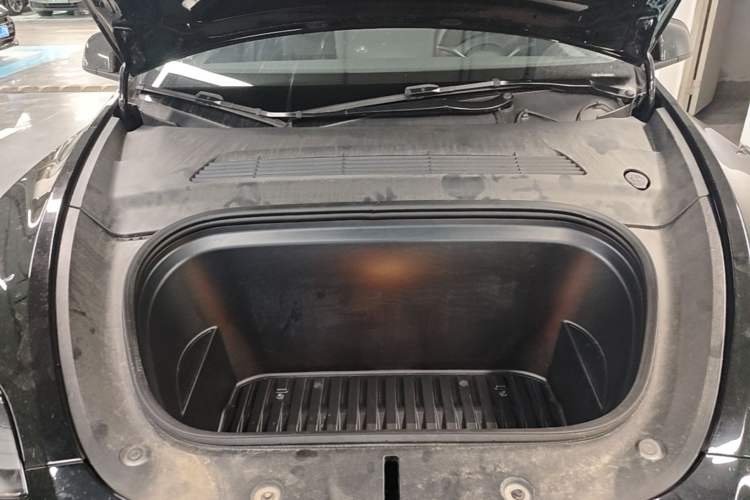 Used Tesla Model Y 2023 Rear-Wheel-Drive Version Engine Bay