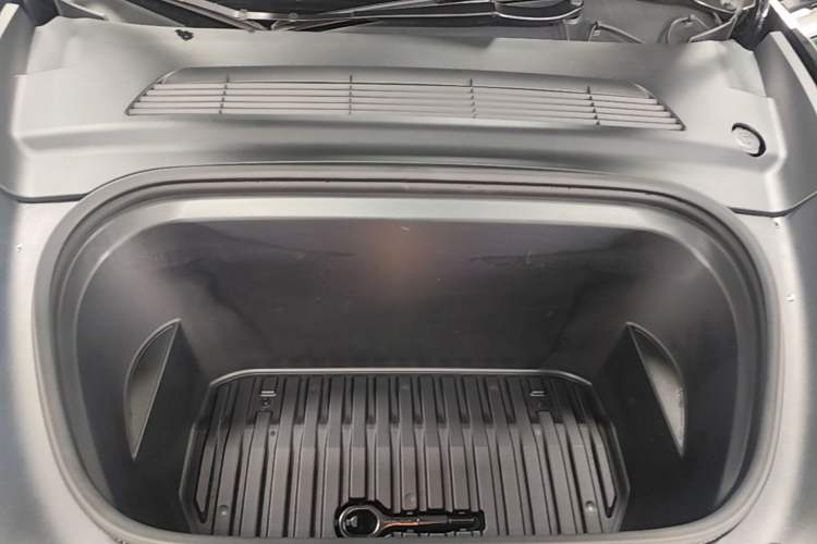Used Tesla Model Y 2023 Rear-Wheel-Drive Version Engine Bay