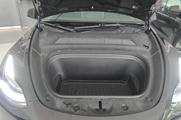 Used Tesla Model Y 2023 Rear-Wheel-Drive Version Engine Bay
