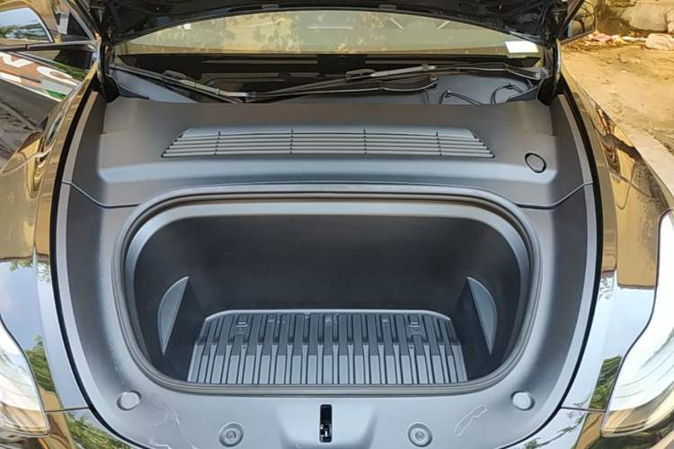 Used Tesla Model Y 2023 Rear-Wheel-Drive Version Engine Bay
